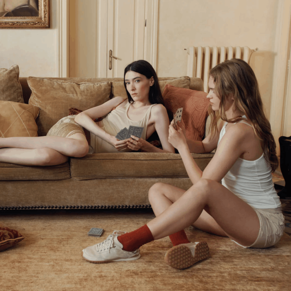 Sneakersy HOFF w sklepach APIA kolekcja wiosna/lato 2026